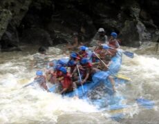 Descubre el emocionante turismo de rafting en el río Negro cerca de Bogotá